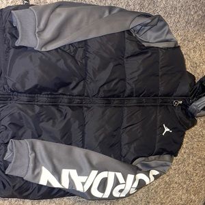 Kids Jordan puffer jacket size L